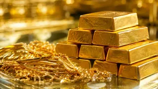 Spot Gold Holds Key Levels Amid Economic Uncertainty